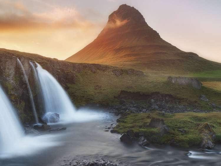Kirkjufellsfoss Waterfall with Kirkjufell Mountain (463mt), Snaefellsnes Peninsula, Vesturland (West Iceland), Iceland