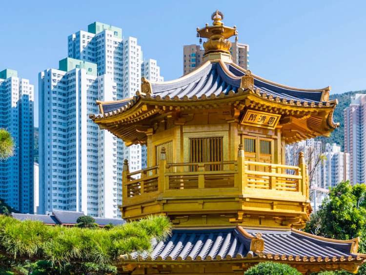 China, Hong Kong, Kowloon, The temple in the Nan Lian Garden Park with the surrounding skyscrapers