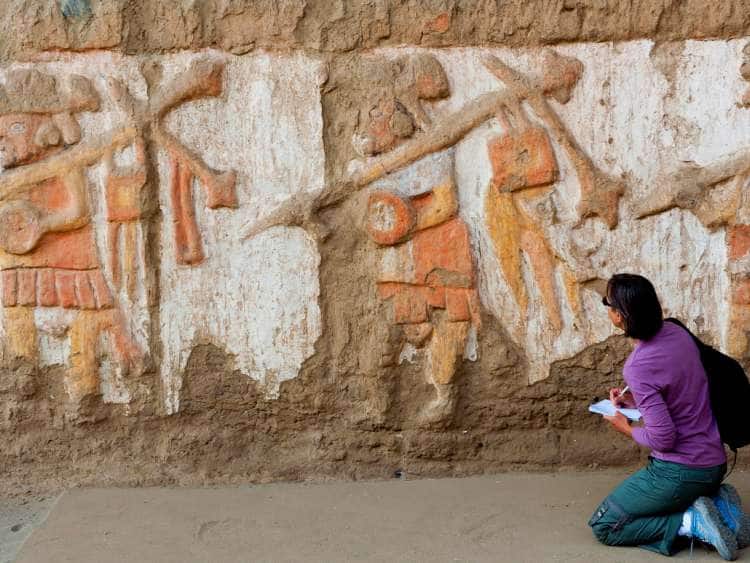 Peru, La Libertad, Andes, Trujillo, Polychrome reliefs at Huaca del Sol y de la Luna archaeological site (Sun and Moon Temples)