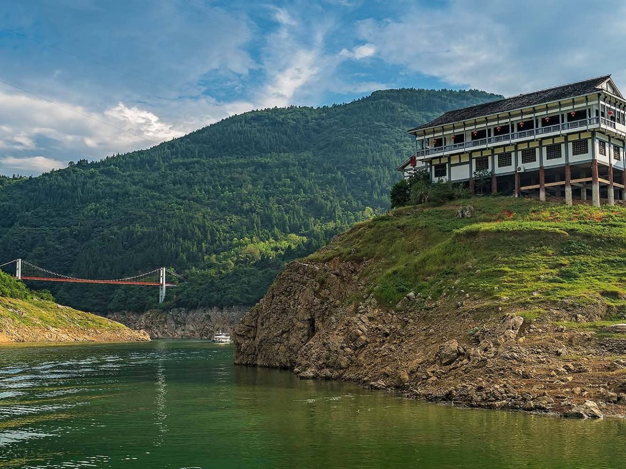 Cruising the Yangtze Estuary