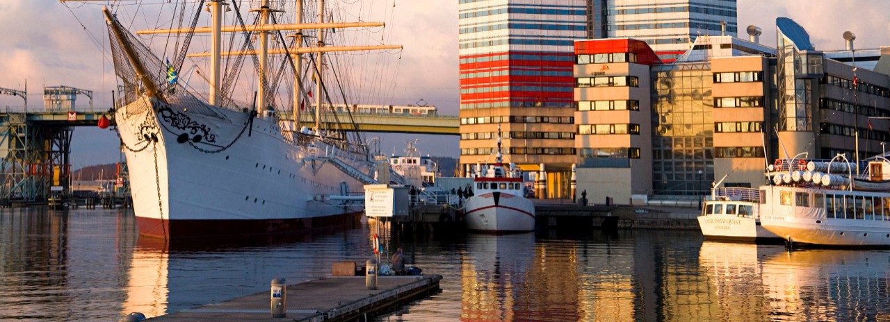 Sweden, Norrbotten, Gothenburg, Scandinavia, Lilla Bommen harbor with the Utkiken skyscraper and the ship restaurant