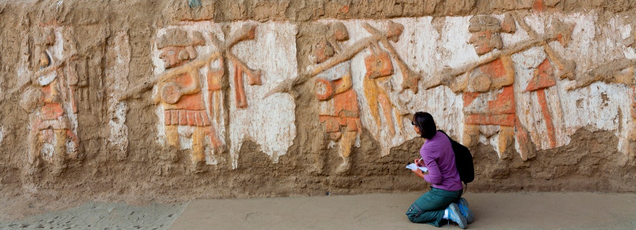 Peru, La Libertad, Andes, Trujillo, Polychrome reliefs at Huaca del Sol y de la Luna archaeological site (Sun and Moon Temples)