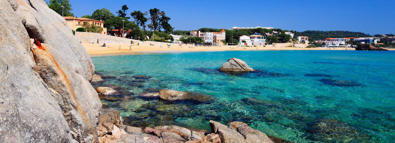 Spain, Catalonia, Girona district, Costa Brava, Palamos, View of Platja del Castell beach, located in La Fosca neighborhood
